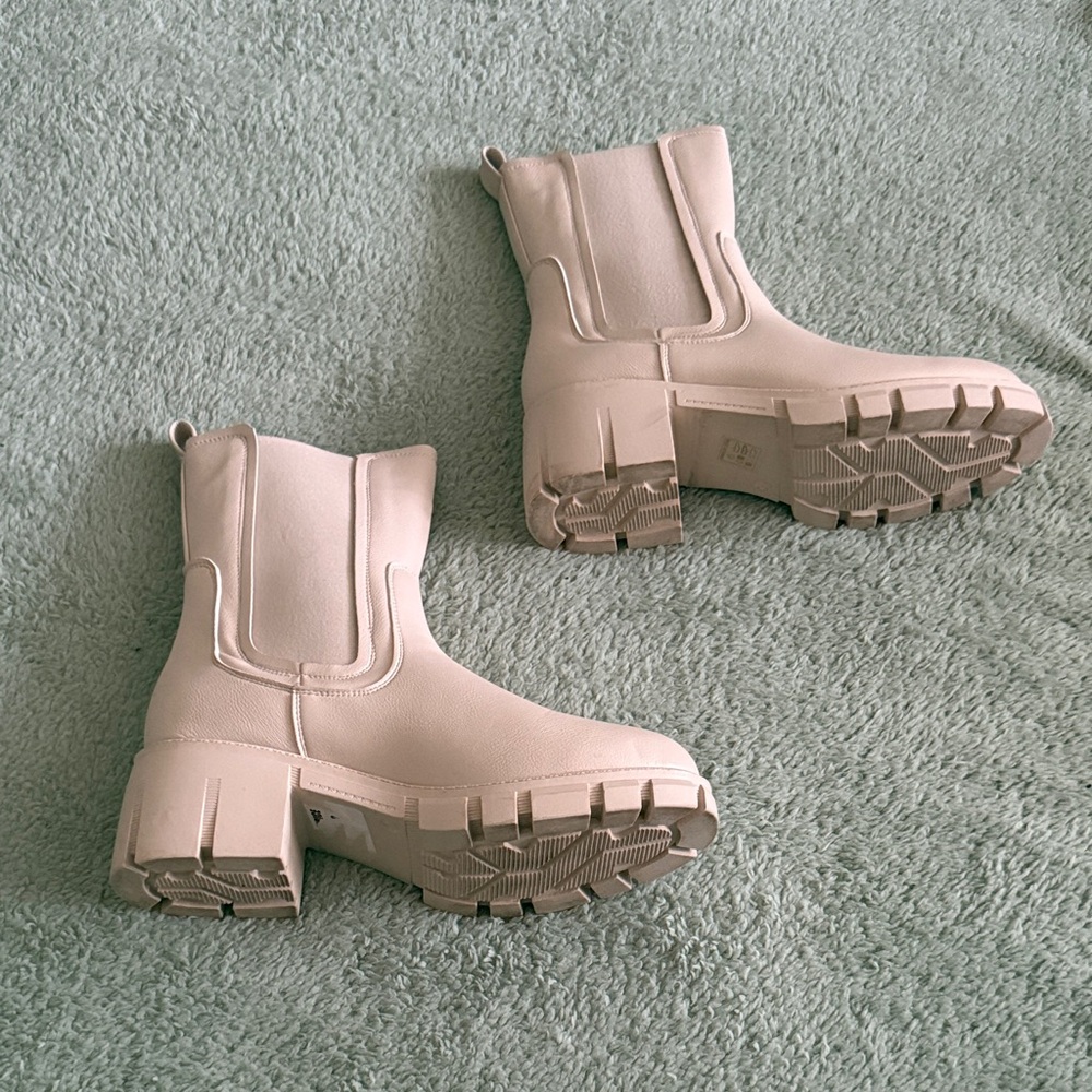 Chic Cream Heeled Boots